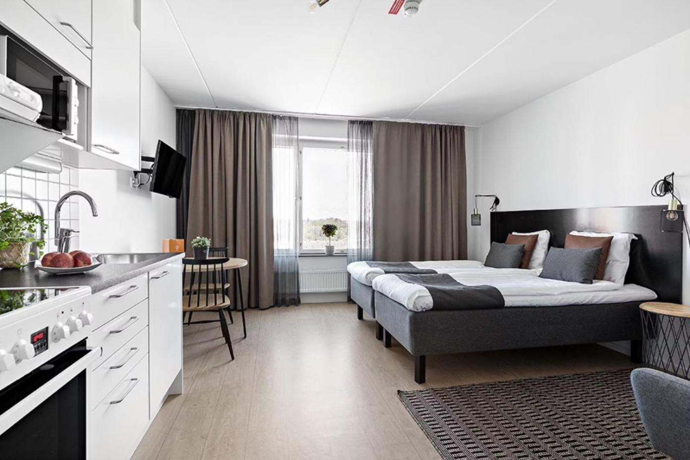 Forenom Hotel Flemingsberg - 10Min From Aelvsjoe 후딩에 외부 사진