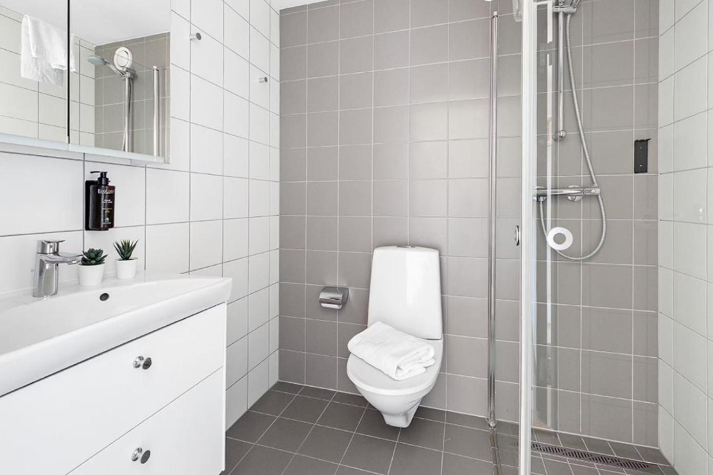 Forenom Hotel Flemingsberg - 10Min From Aelvsjoe 후딩에 외부 사진